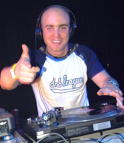 dj Impact in DNB league shirt blue on Let it roll X. (DN3)